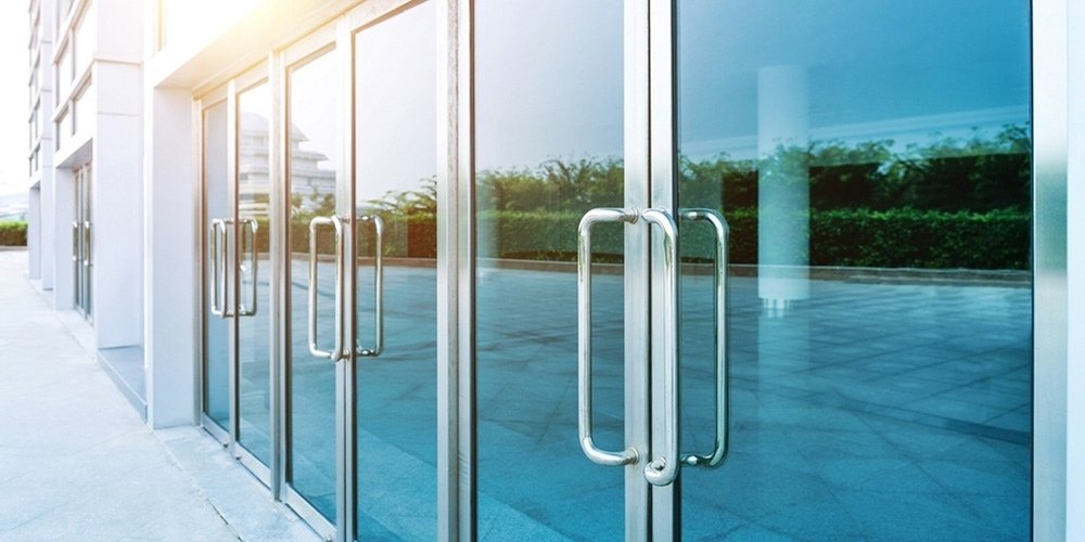 Pourquoi utiliser un ferme-porte à imposte ?