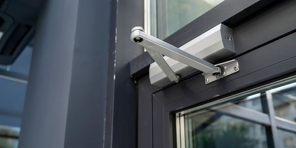 How a Hydraulic Door Closer Works?