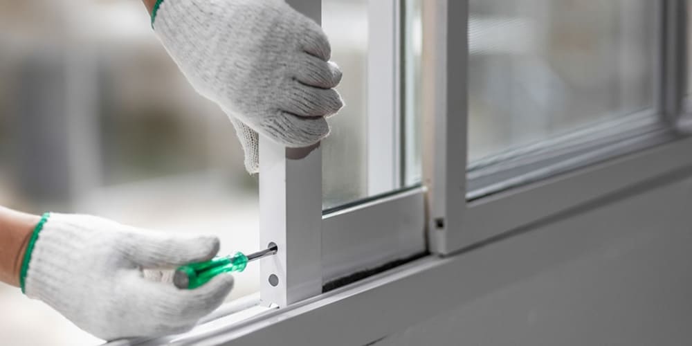 Dấu hiệu bạn cần thay con lăn cửa sổ trượt