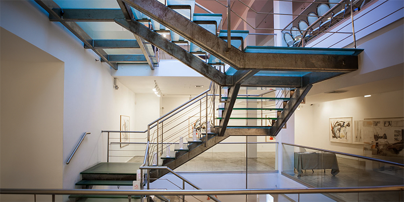 Tipos de barandillas para escaleras interiores según materiales y diseños
