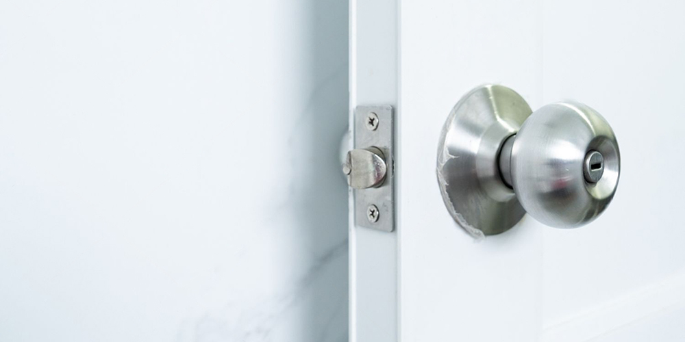 The Ultimate Guide to Roller Latches for Modern Door Hardware
